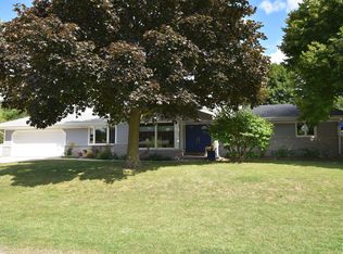 W172N8866 Shady Ln, Menomonee Falls, WI 53051