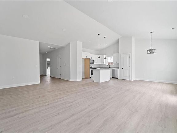 4th image of 852 Deadmon Rd