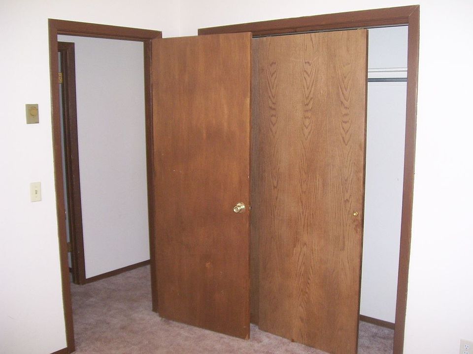 2nd image of 222 Applewood St
