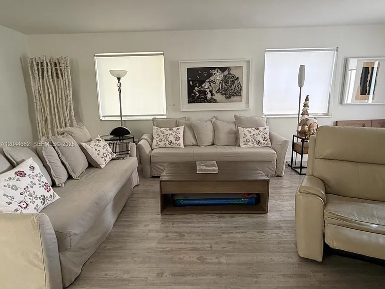 2401 SW 16th Ct — Photo 15