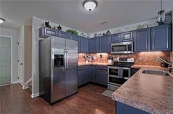 3rd image of 2580 Hawthorn Dr