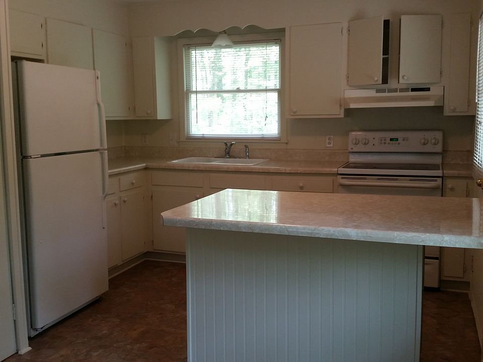 Kitchen (photo of sample unit)