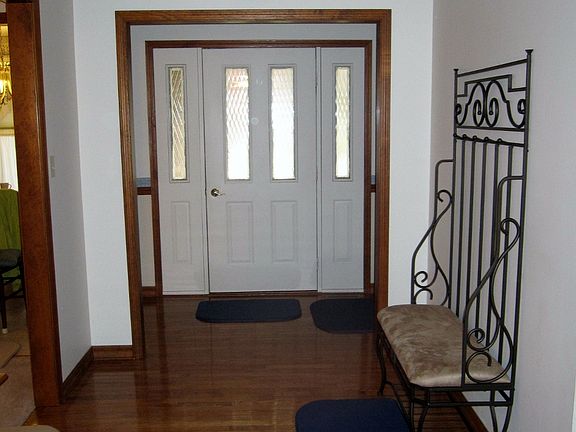 HARDWOOD ENTRY