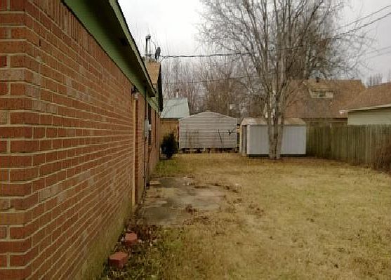2nd image of 904 Hickory Ln
