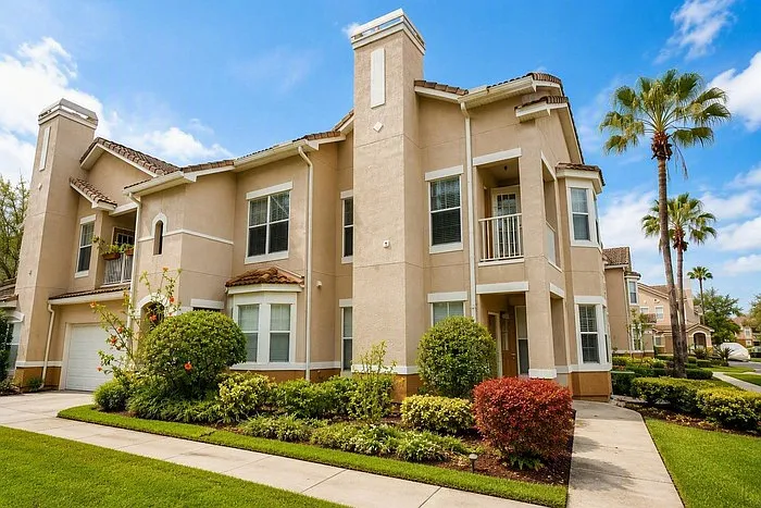 2 bed, 2.0 bath, 1353 sqft, $1,800 — Photo 2