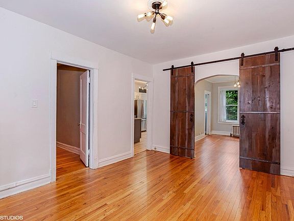 3rd image of 1312 W Argyle St APT 3