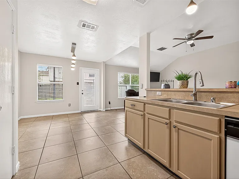 2510 Fox Water Dr — Photo 12