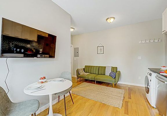 4th image of 723 E 5th St APT 4C
