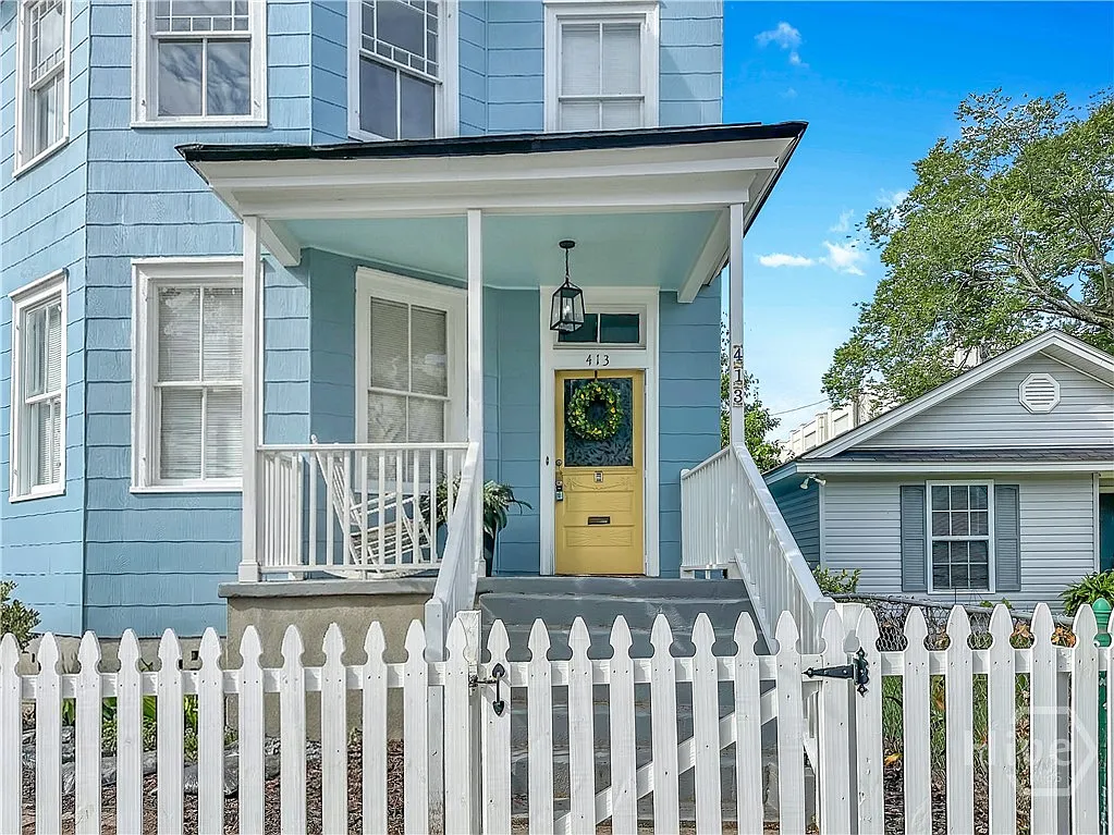 3 bed, 2.0 bath, 2726 sqft, $2,600 — Photo 2