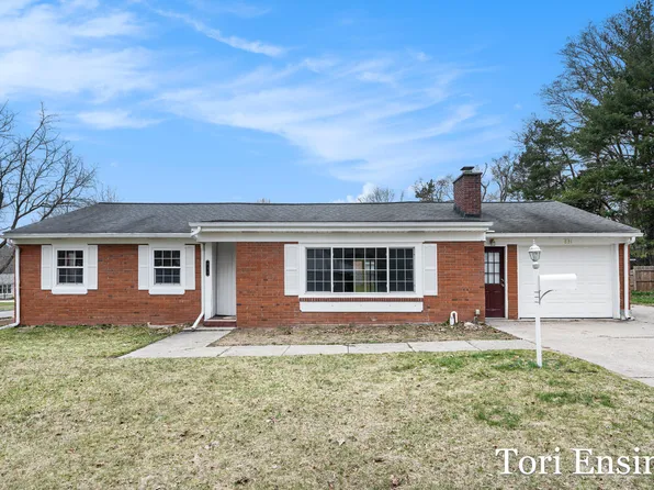 831 S Merry Lane Ter, Greenville, MI 48838