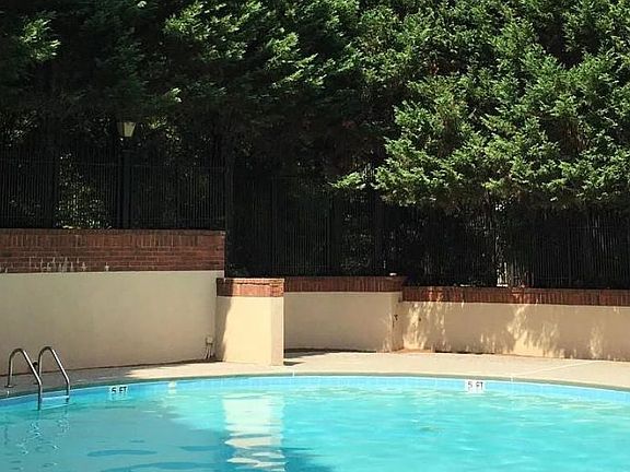 2nd image of 871 Lenox Oaks Cir NE