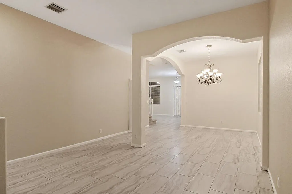 4 bed, 2.5 bath, 2566 sqft, $3,900 — Photo 4