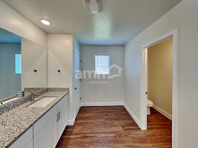 1339 E White St — Photo 10