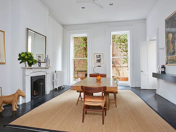 3rd image of 27 W 10th St #2