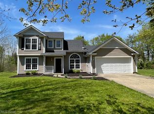 1065 Evening Star Dr, Roaming Shores, OH 44085