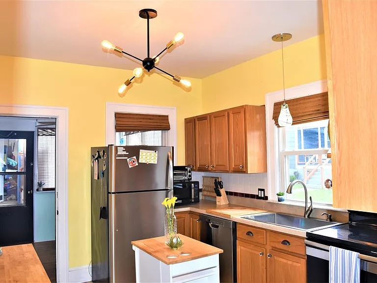 Fridge, dishwasher, microwave, oven/range