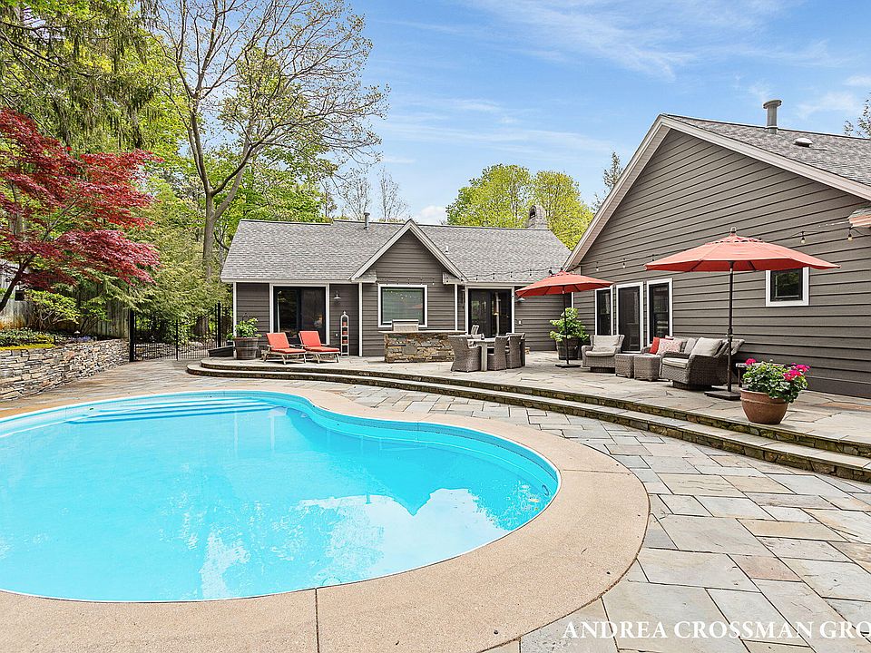 1st image of 2338 Lakeshore Dr