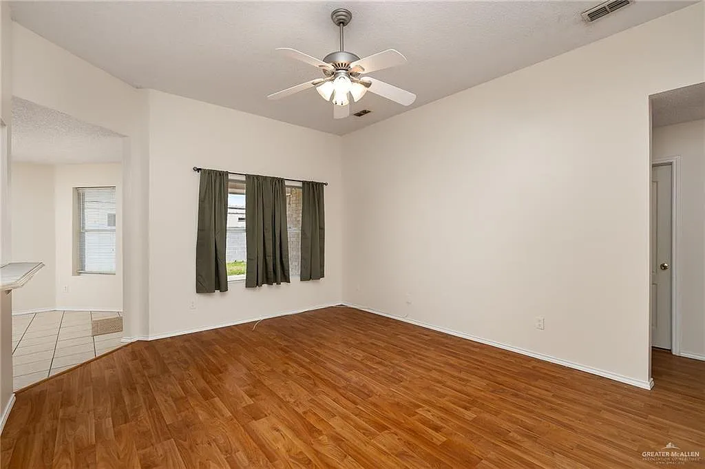 3 bed, 2.0 bath, 1183 sqft, $1,400 — Photo 3