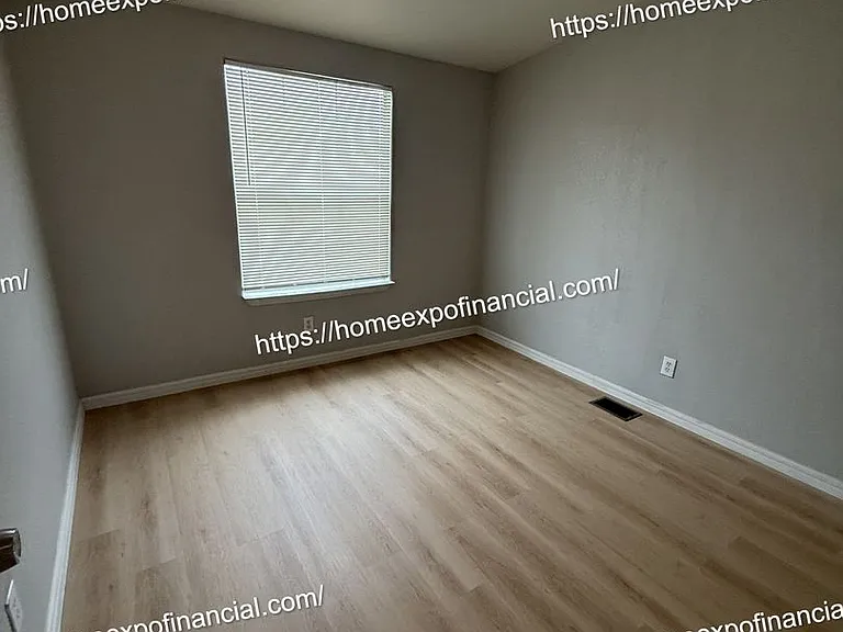 26590 Franklin Ave — Photo 18