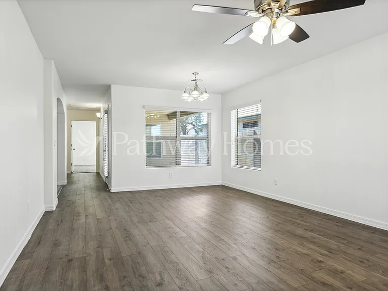 207 W Latona Rd — Photo 6
