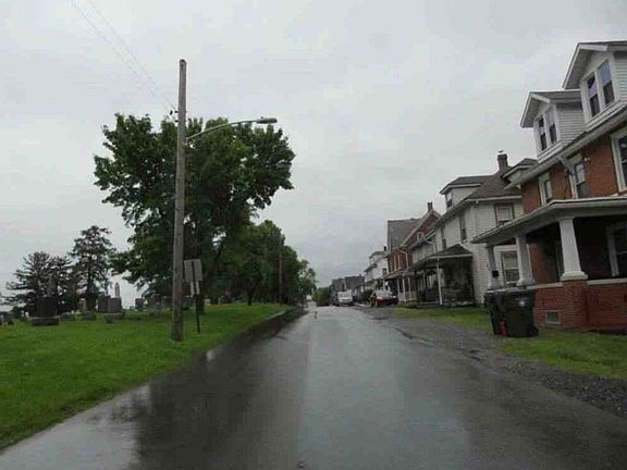 Exterior Neighborhood (street photo)