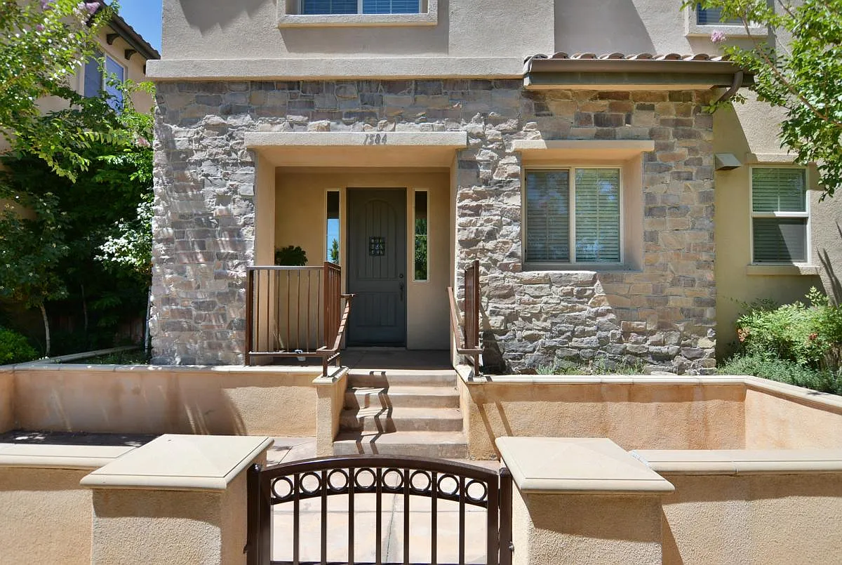 3 bed, 2.5 bath, 1943 sqft, $3,850 — Photo 1