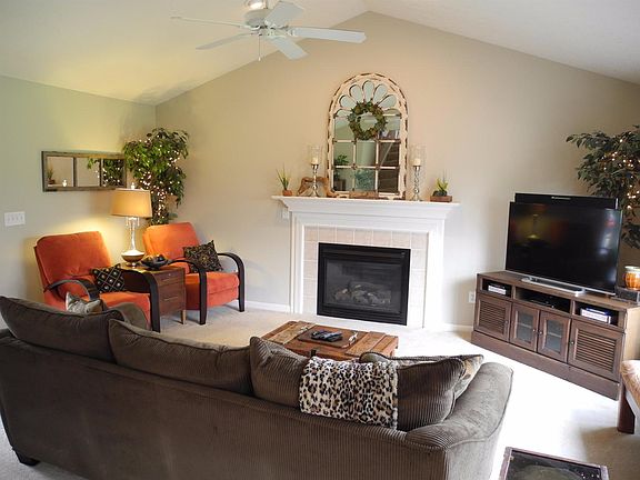 2nd image of 1468 Sequoia Dr