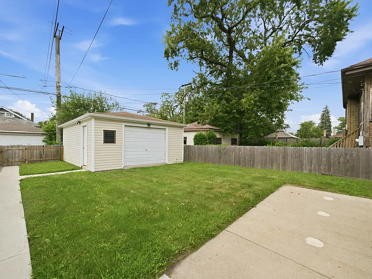 8326 S Luella Ave — Photo 31