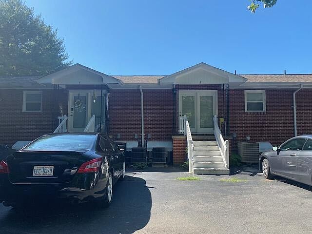 2nd image of 146 Blakemore Cir