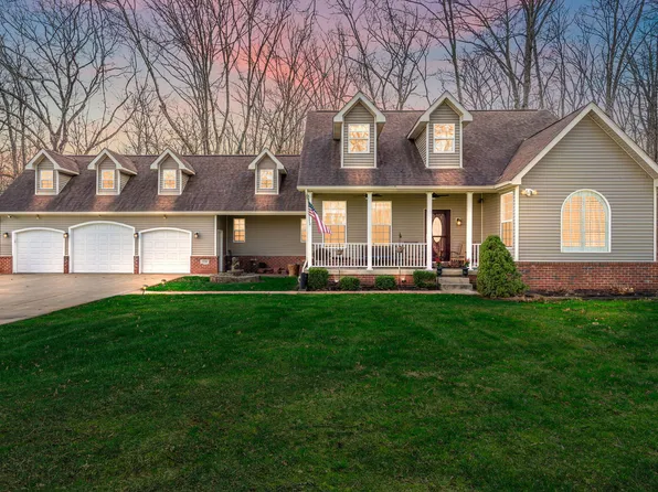 228 W Papillon Dr, Valparaiso, IN 46385