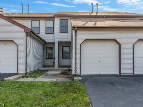 214 Spruce Ct, Raritan Twp., NJ 08822