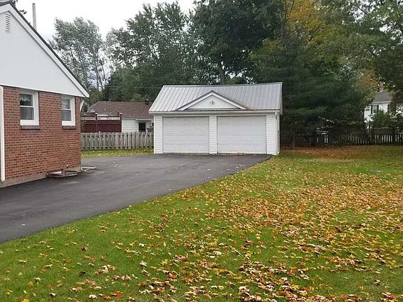 5th image of 42 Hampstead Ct