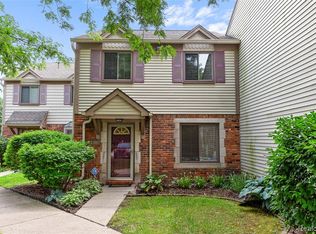 1571 Streamwood Ct, Rochester Hills, MI 48309