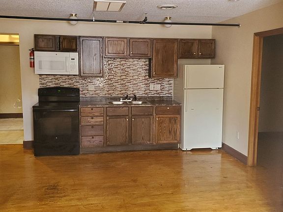 3rd image of 210 Park Ave S APT 4