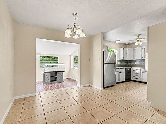 5th image of 3960 Barcelona St