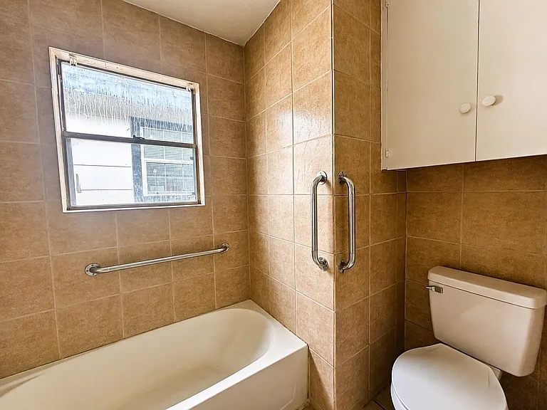 2401 Hadley Ave — Photo 7