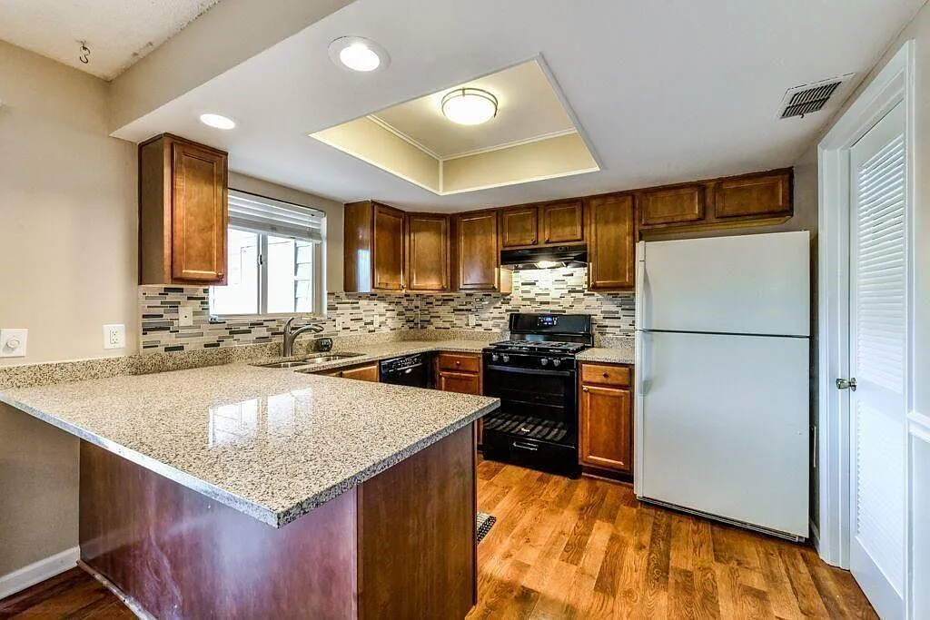2 bed, 2.0 bath, 1250 sqft, $1,750 — Photo 3