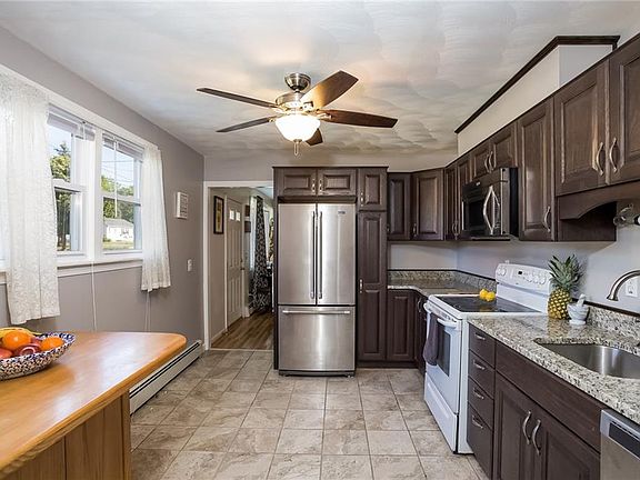4th image of 37 Greenway Dr