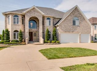 360 Jennifer Ln, Roselle, IL 60172