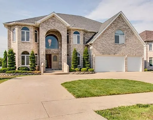 360 Jennifer Ln photo 1