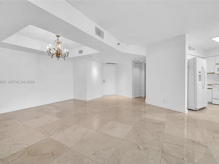 3600 Mystic Pointe Dr #1816 — Photo 6