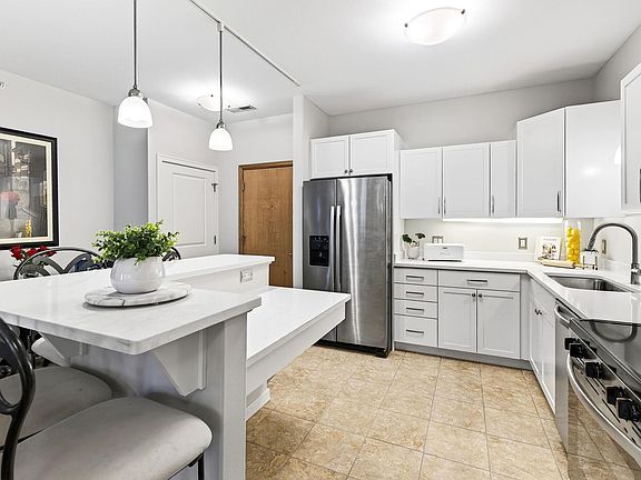 5th image of 5196 Sassafras Dr Unit 105