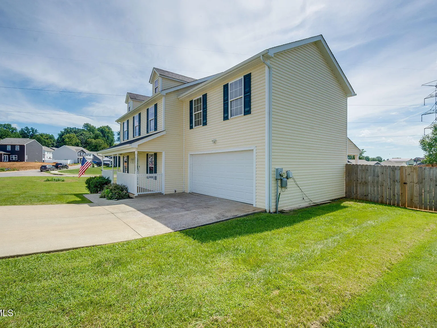 3 bed, 2.5 bath, 2000 sqft, $2,800 — Photo 3