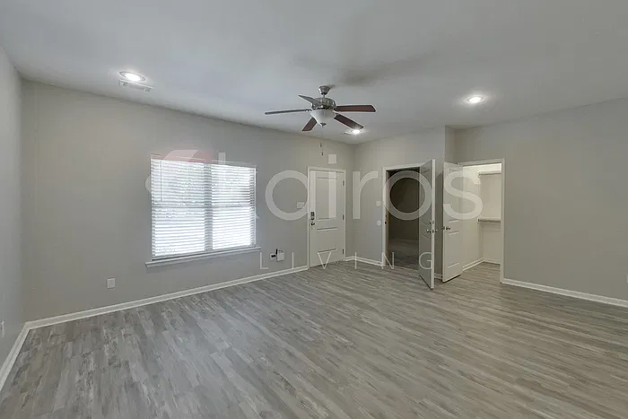 3 bed, 2.0 bath, 1430 sqft, $1,395 — Photo 3