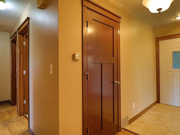 Entry and entry closet