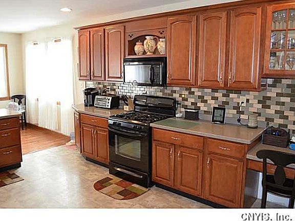 3rd image of 9402 Woodlawn Dr