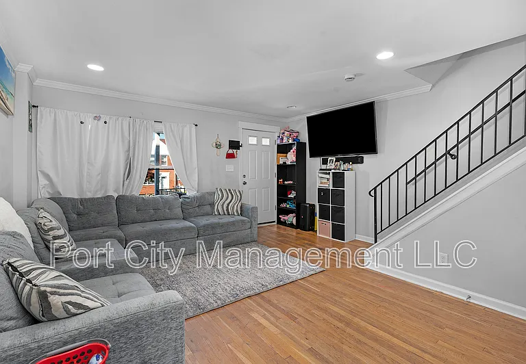 944 Dalton Ave — Photo 4