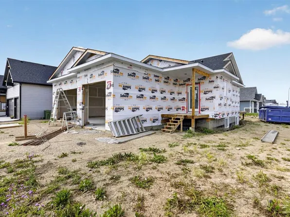 38 S Viceroy Cres, Olds, AB T4H 0G2