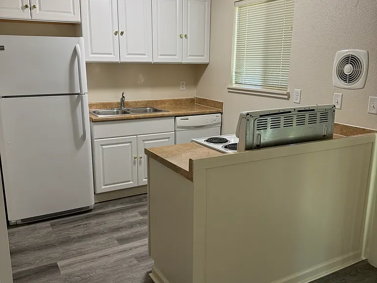 14531 SE Powell Blvd #4 — Photo 4
