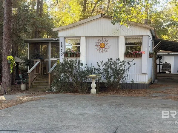 1575 Pensacola Dr, Lillian, AL 36549